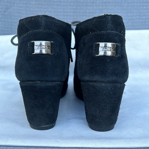 Toms 7.5 Suede Wedge Bootie - Picture 2 of 8